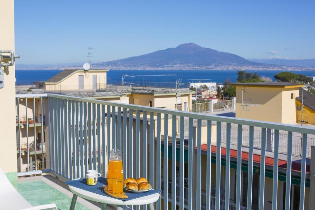 Super Attico Vista Mare Con Piscina Apartment ซอร์เรนโต ภายนอก รูปภาพ