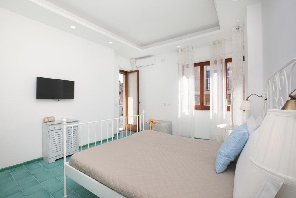 Super Attico Vista Mare Con Piscina Apartment ซอร์เรนโต ภายนอก รูปภาพ