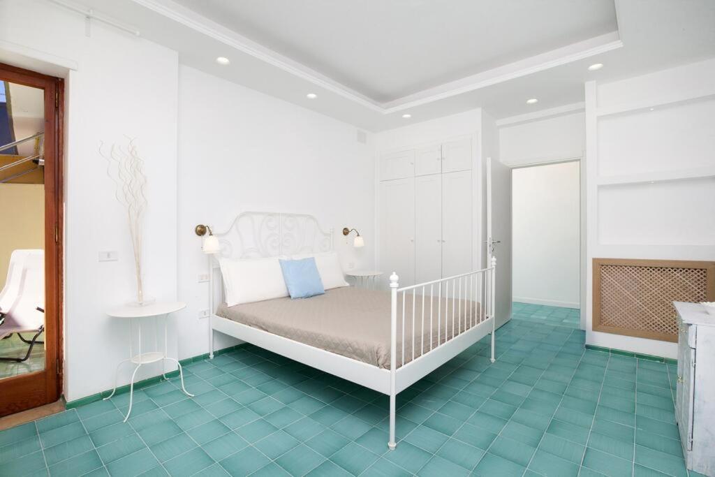 Super Attico Vista Mare Con Piscina Apartment ซอร์เรนโต ภายนอก รูปภาพ