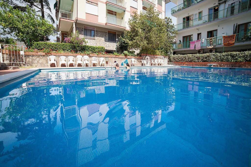 Super Attico Vista Mare Con Piscina Apartment ซอร์เรนโต ภายนอก รูปภาพ