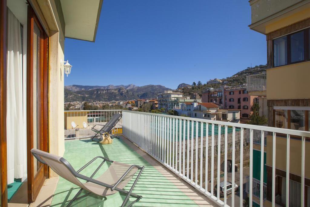 Super Attico Vista Mare Con Piscina Apartment ซอร์เรนโต ภายนอก รูปภาพ